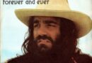 El cantante griego Demis Roussos, número 1 en España en mayo de 1973 con su balada «Forever And Ever»