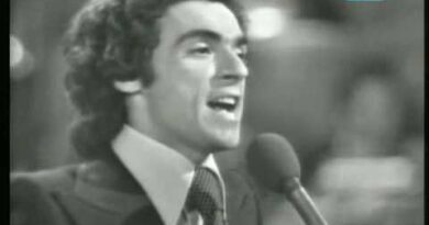 «E depois do adeus», la canción eurovisiva que sirvió para iniciar la Revolución de los Claveles en Portugal hace 50 años